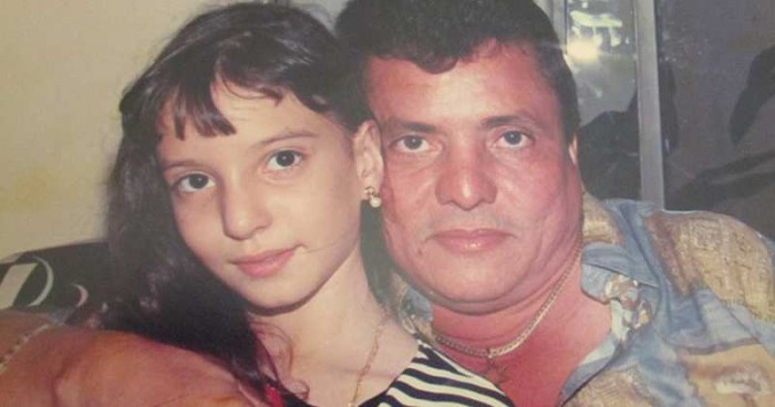 Diana López cuando pequeña junto a su padre Luis López