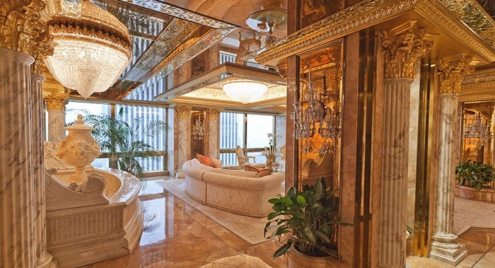 Puertas doradas y mármol por doquier. El gusto desbordado del magnate le causó más de una pelea con el arquitecto que lo construyó