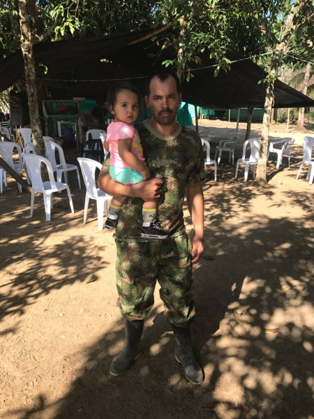  "Mi hija nació de los acuerdos de paz" dice este guerrillero 