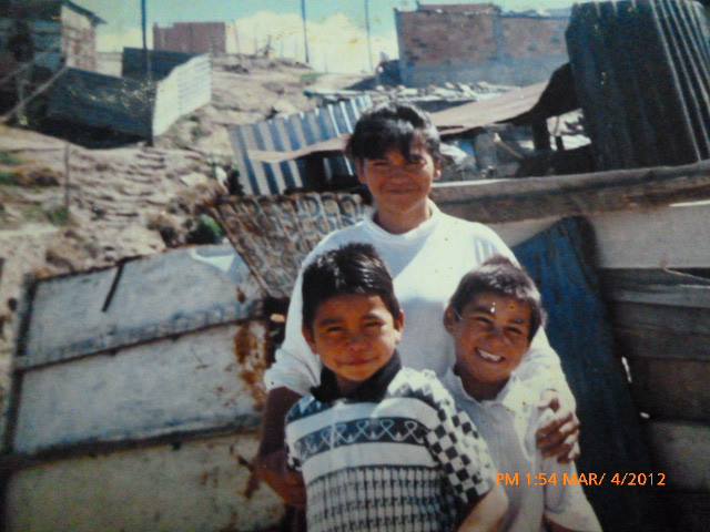 Daniel con su mamá y hermano, antes de vivir en la calle. Altos de Cazucá, Soacha. 