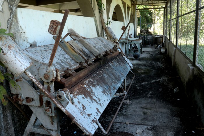 Maquinaria que usaban los internos en el Tuparro, ahora deshuesadas. 