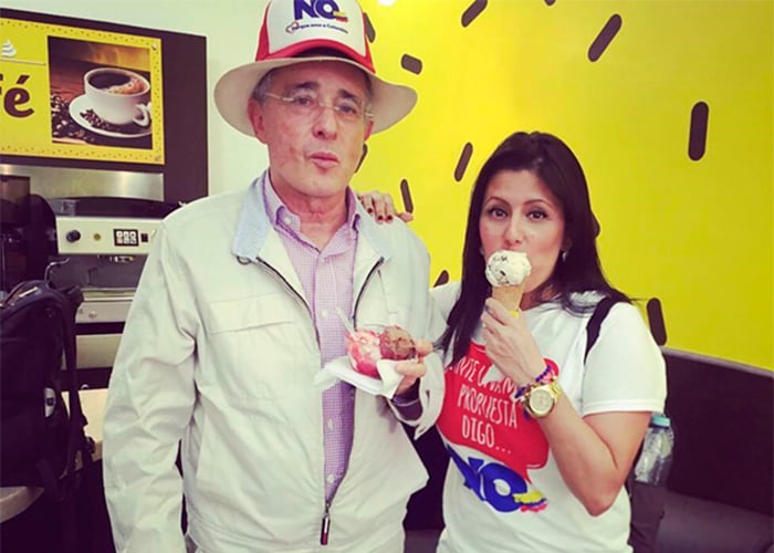 Claudia Bustamante: la tuitera mayor de Uribe - Las2orillas