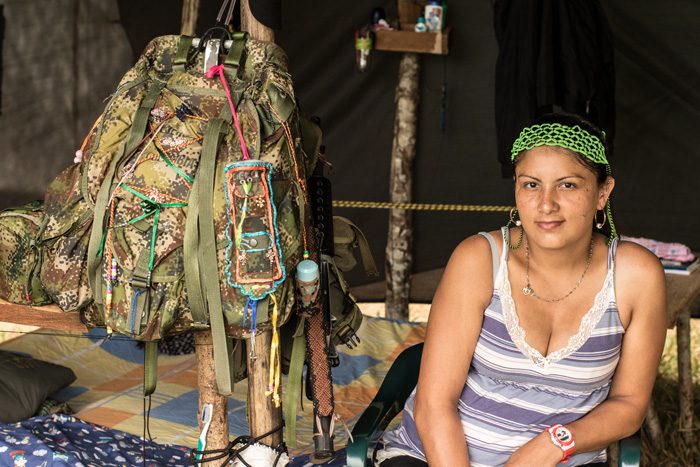 Video: Un bebé en el campamento del Bloque Sur de las FARC - -- Las2orillas - Video: Un bebé en el campamento del Bloque Sur de las FARC