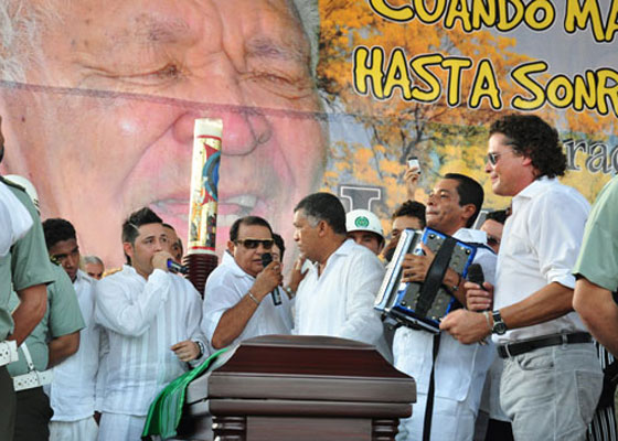 Vives despidió con acordeones a Leandro Díaz