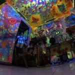 Cuando los grafitis dejan la calle y se toman espacios cerrados - -- Las2orillas Alicia en el país de las maravillas - Cuando los grafitis dejan la calle y se toman espacios cerrados