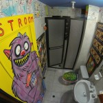 Cuando los grafitis dejan la calle y se toman espacios cerrados - -- Las2orillas Baño - Cuando los grafitis dejan la calle y se toman espacios cerrados