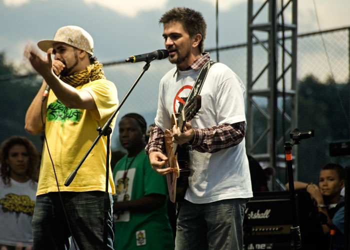 Juanes entre los 100 del mundo que se la ganan a la violencia