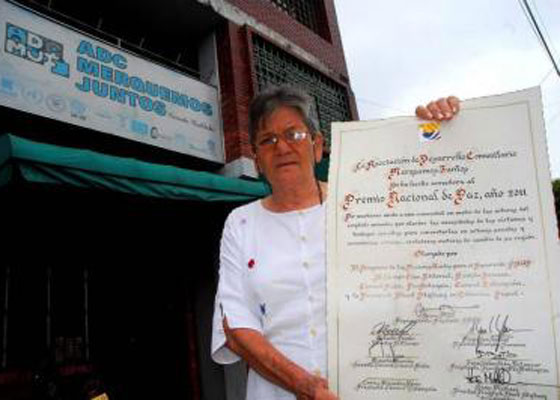 Una mujer que presta plata para mercar