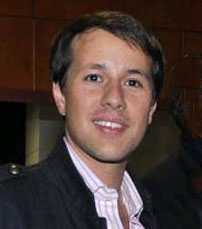 El delfin Pastrana aplaza sus planes politicos