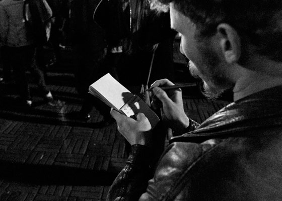 Él escribe en medio del ESMAD y el grito campesino