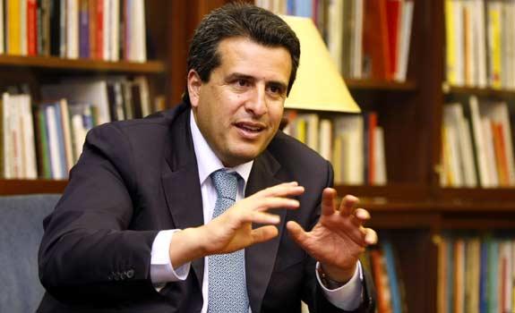 Luis Fernando Velasco estaría pensando en ser ministro de Santos