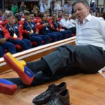 Querido Santos: tú no eres Uribe - -- Las2orillas - Querido Santos: tú no eres Uribe