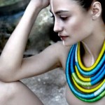  - La joyera greco-caleña que crea con seda y colores