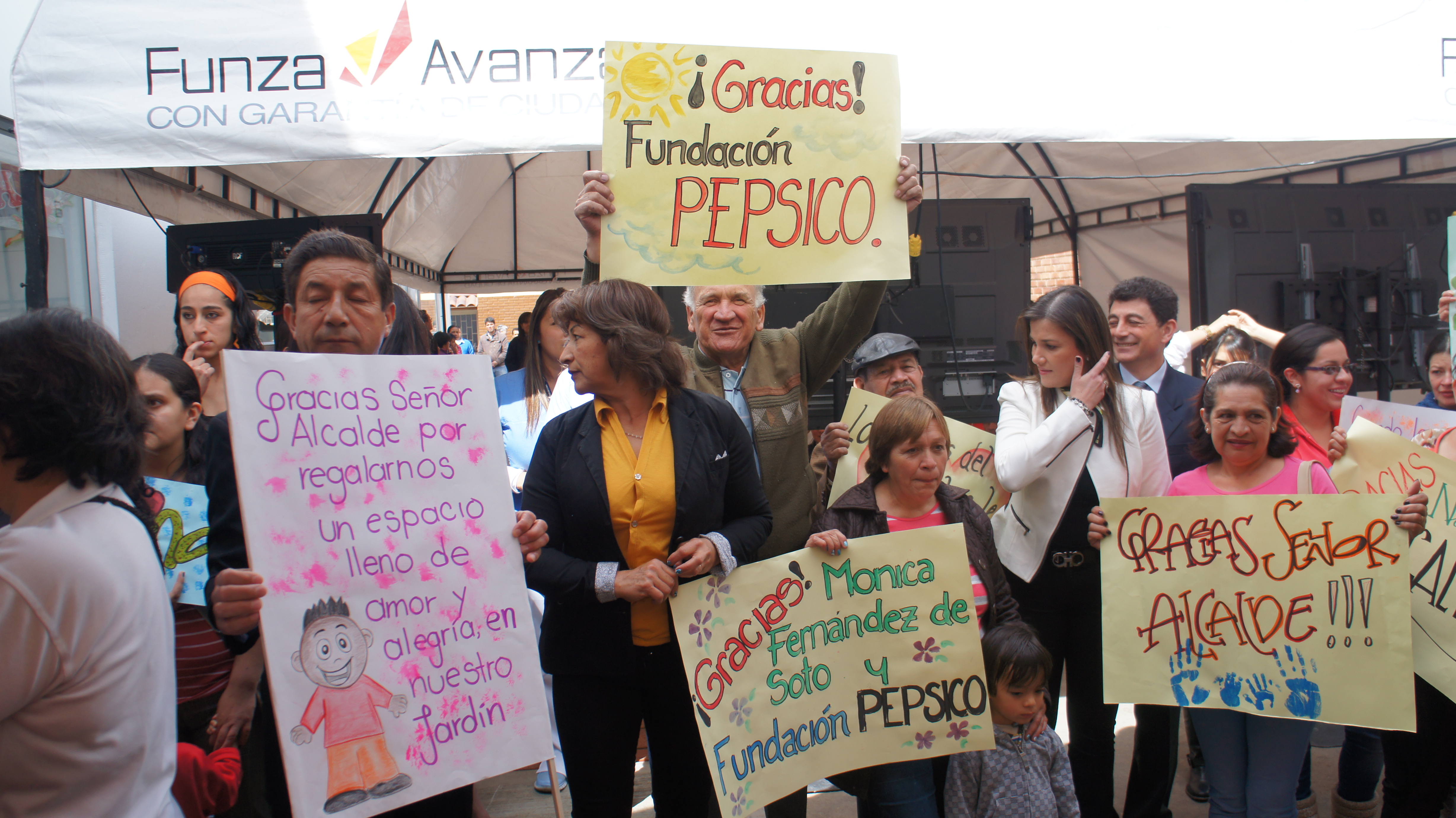 Niños con educación bilingüe gratuita en Funza