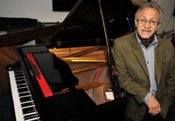  - ¿Qué es de la vida del pianista Edy Martínez?