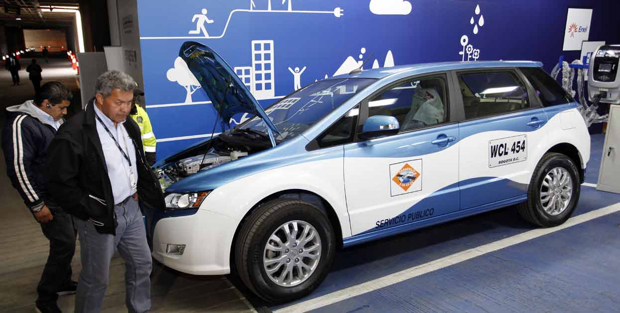 Los taxis de color azul para Bogotá