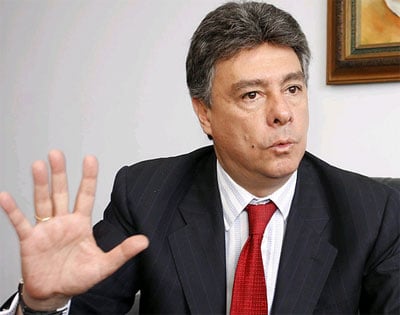 ¿Arrastrará la captura de Carlos Albornoz a los tres senadores y demás implicados en escándalo de la DNE?
