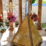  - El mausoleo al paramilitar Henry Peréz en Puerto Boyacá