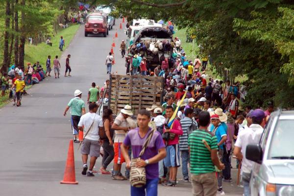 Campesinos retienen a 24 policias en Bellavista, Meta