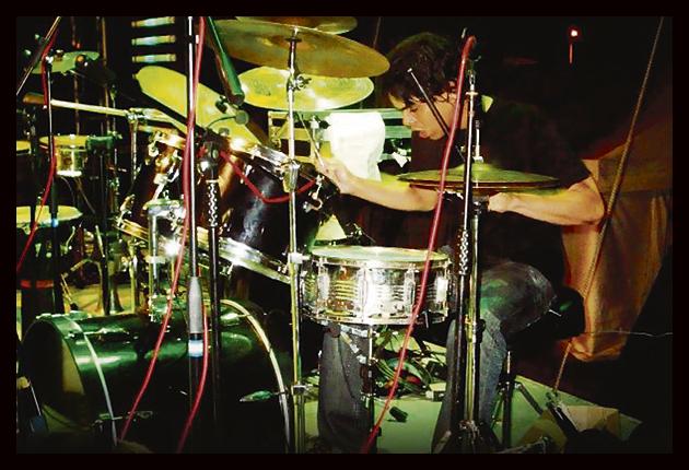 “Desde que te fuiste, la ausencia tiene tu nombre”.