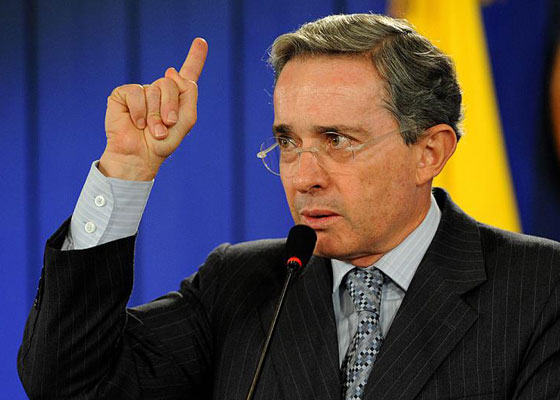 ¿Dónde está el secreto del teflón de Uribe?