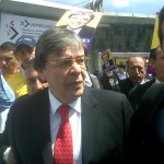 El enojo de Uribe por el desorden en la convención - -- Las2orillas - El enojo de Uribe por el desorden en la convención