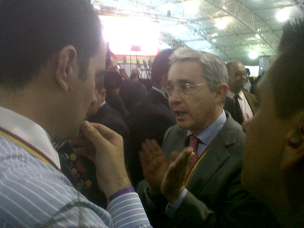 El enojo de Uribe por el desorden en la convención