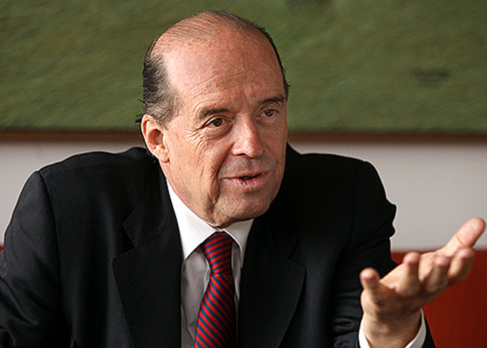 El armisticio que propone Álvaro Leyva