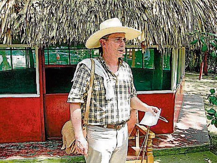 Álvaro Uribe habría subsidiado su finca El Ubérrimo con la ayuda de Andrés Felipe Arias