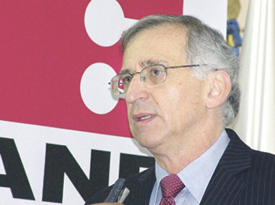 La incomodidad del director del Dane Jorge Bustamante con Santos le hizo presentar su renuncia. ¿Logrará irse?