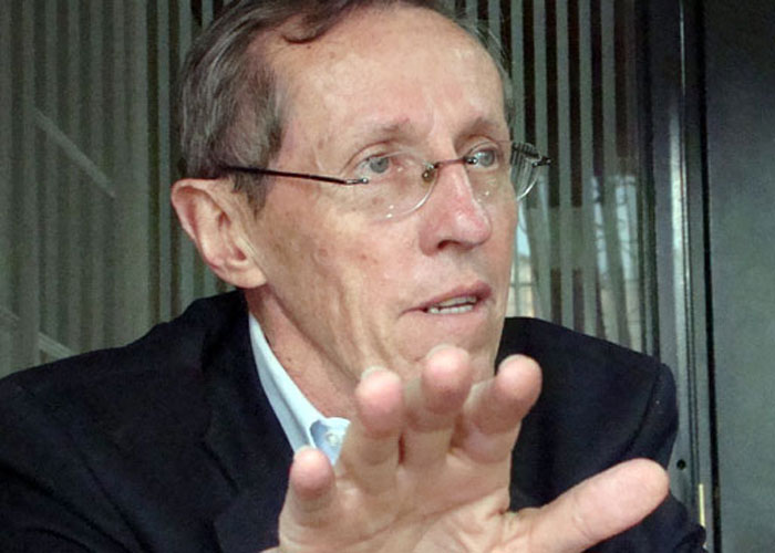 De cómo el precandidato Antonio Navarro dejó de fumar