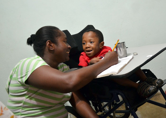 Cómo es vivir con los huesos de cristal, la vida del pequeño Miguel Alfonso