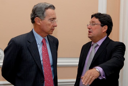 Santos traicionó a Uribe ¿Uribe traicionará a Pacho Santos?