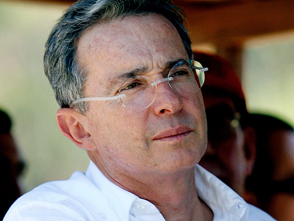 La página de su libro de memorias que Uribe quiere reimprimir y “corregir”