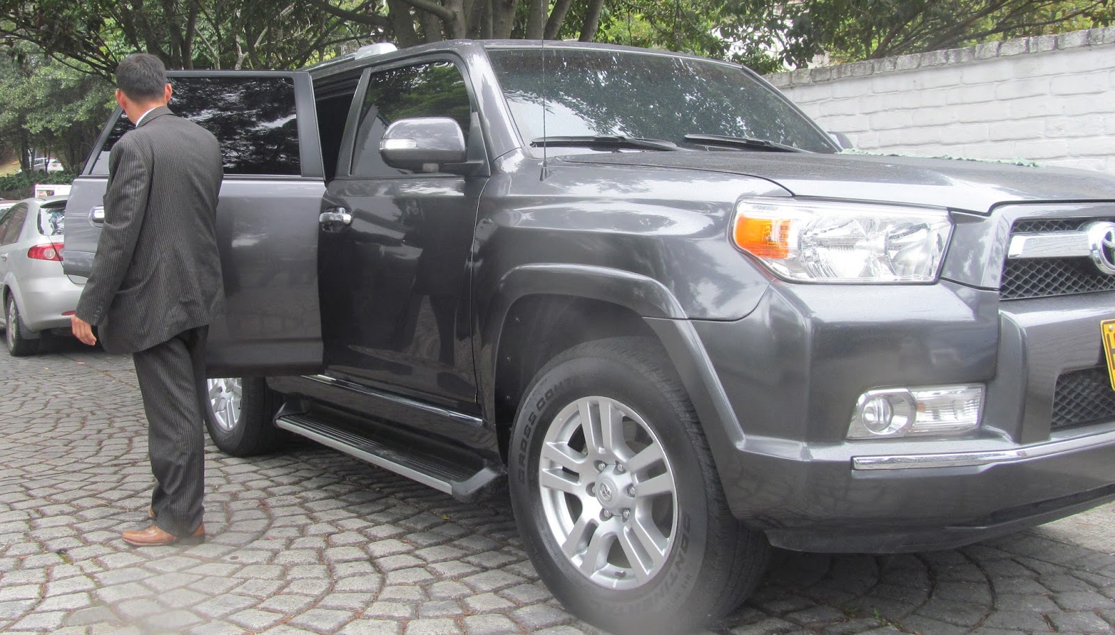 Protegida por la UNP, entregó vehículo del Estado por una deuda