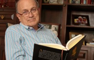 Gardeazábal escogió editor para su novela 'La misa ha terminado'