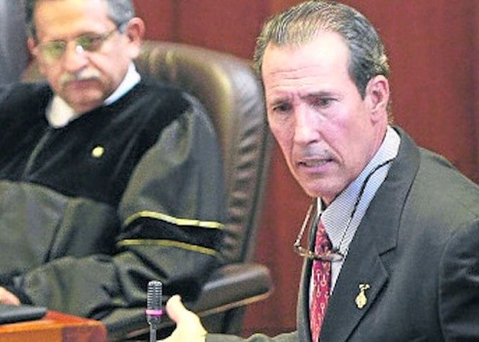 Se revive el turbio caso del almirante Arango Bacci