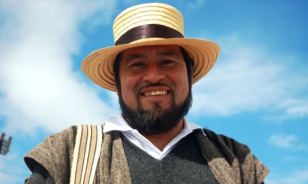 El Padre Chucho Chávez se lanza al Senado por circunscripción especial