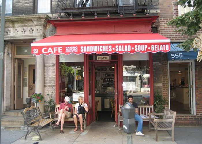 Los encantos de un pequeño café en NY