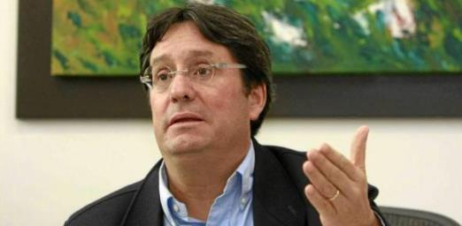 La pausa de Pacho Santos en España