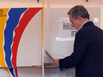 ¿Qué está haciendo Uribe para conseguir votos? Esta es su fórmula