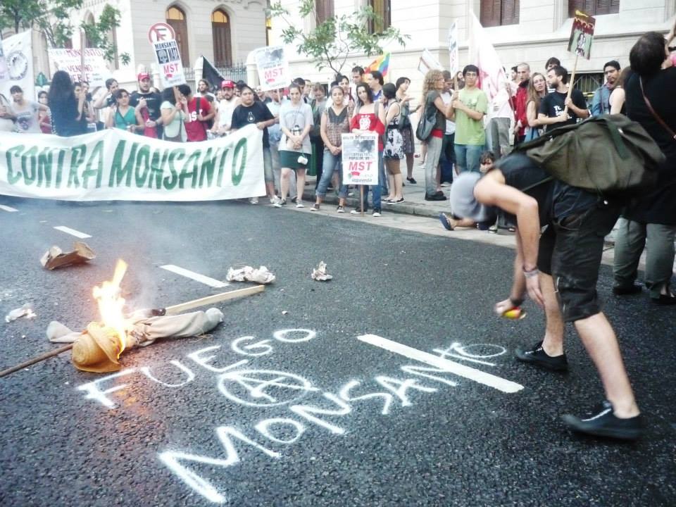 Crónica de una marcha bajo la lluvia de Buenos Aires