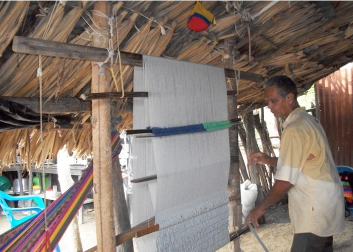 San Jacinto, el pueblo donde los hombres son los que tejen