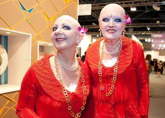 Eva y Adele son una obra de arte ambulante