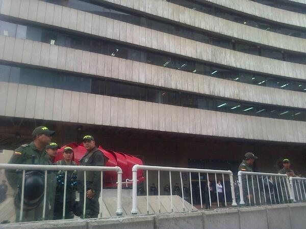 Evacuada la Procuraduría por miedo a reacción de los petristas