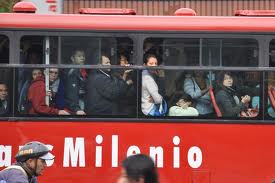 ¡Una silla azul por favor!