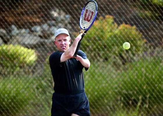 Tenista sin manos y con un solo pie