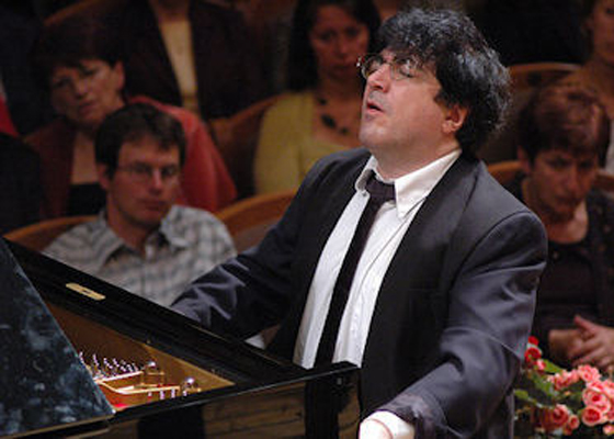 Babayan: mucho ruido y pocas nueces