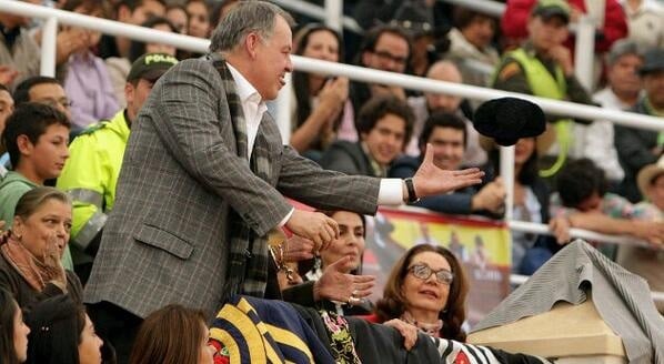 Una corrida que terminó en una faena política