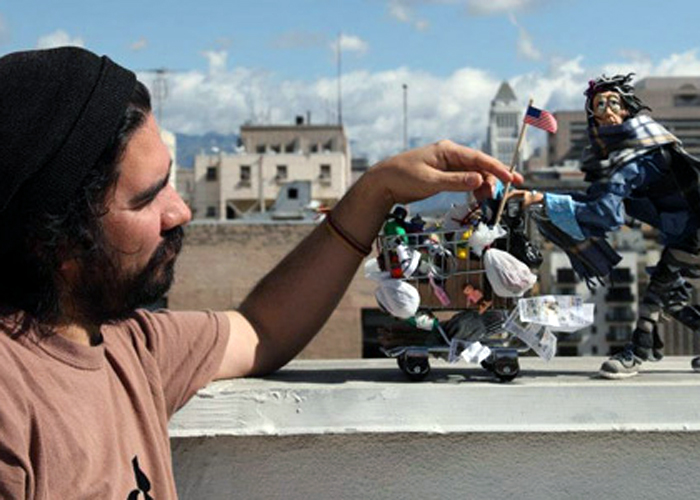 El hombre que explica con plastilina lo que está pasando en Colombia